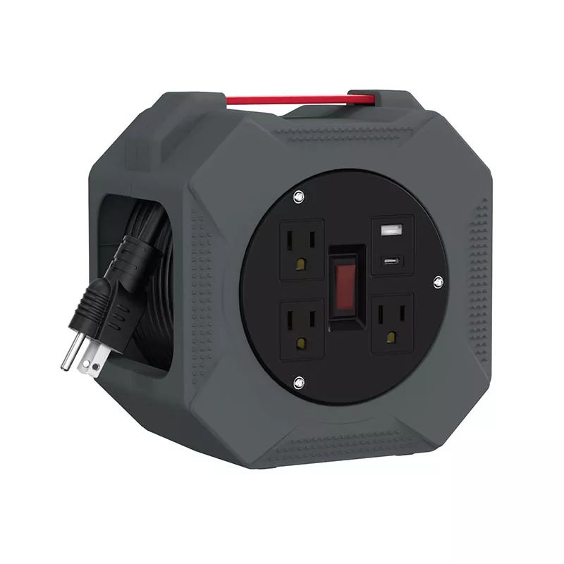 3 منافذ USB2.4a بكرة سلك بلاستيكية 30 قدم