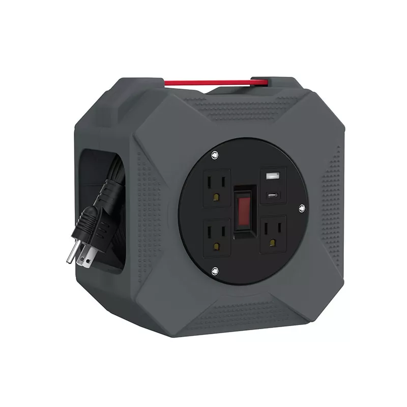 3 منافذ USB2.4A بكرة الحبل البلاستيكي 45 قدم