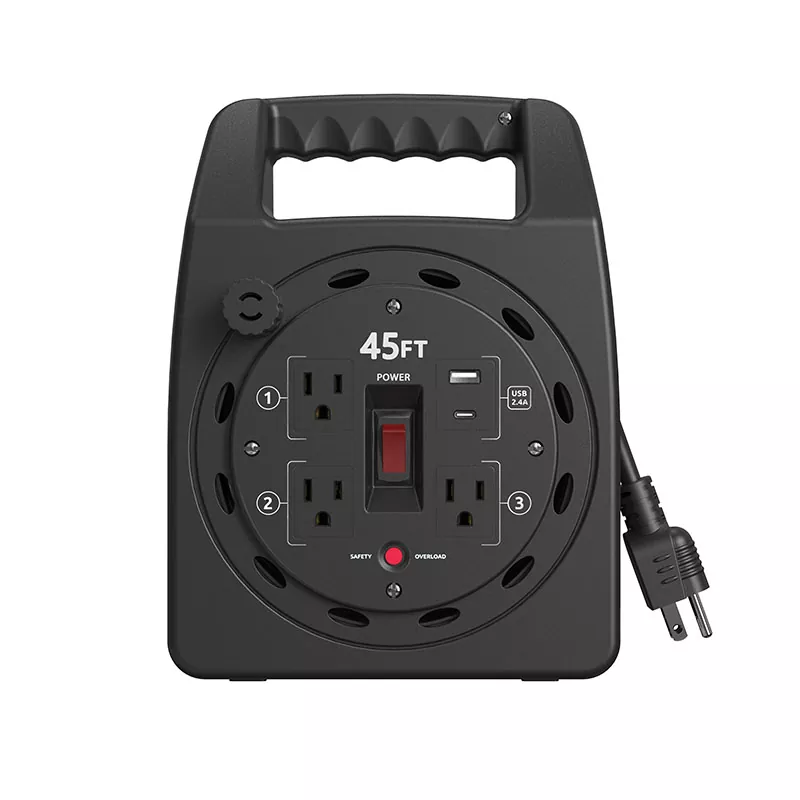 3 منافذ USB2.4A بكرة الحبل البلاستيكي 45 قدمًا مع حماية الحمل الزائد