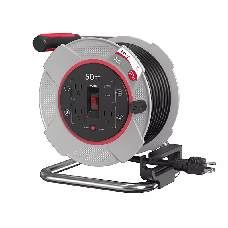 3 منافذ USB2.4A بكرة الحبل البلاستيكي 50 قدمًا مع حماية الحمل الزائد